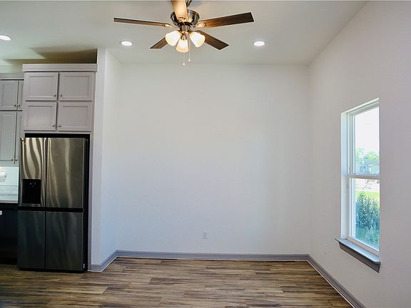 5th image of 505 W Ragland