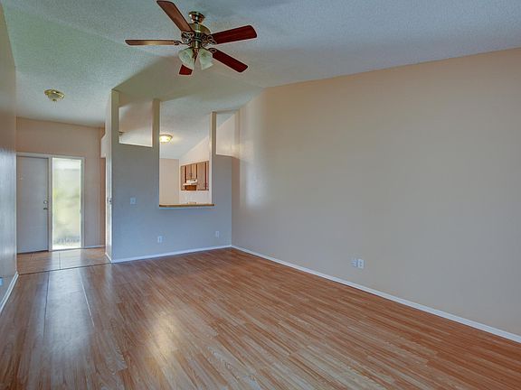4th image of 312 Phlox Dr