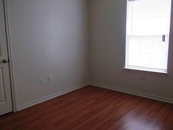 5th image of 905 Yi Dr #B