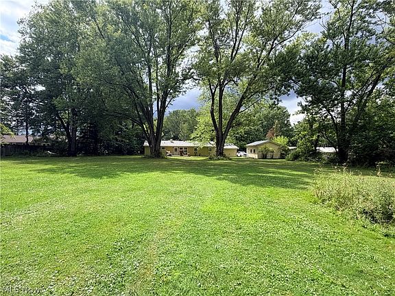 2nd image of 11941 Hawthorne Dr