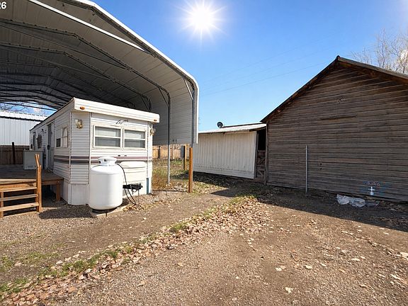 5th image of 90 W Adams St