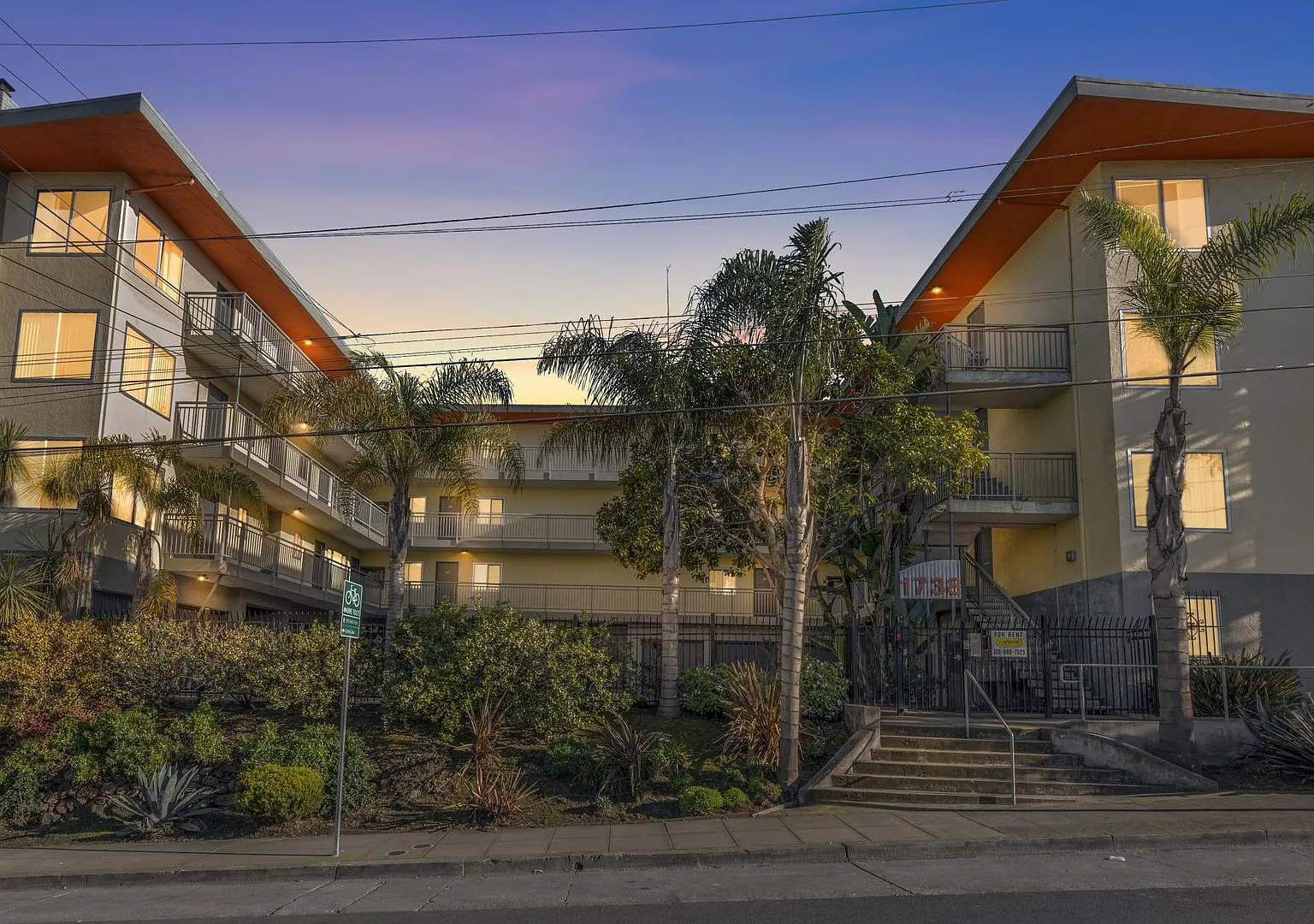 2p008 - Lake View East — Photo 1