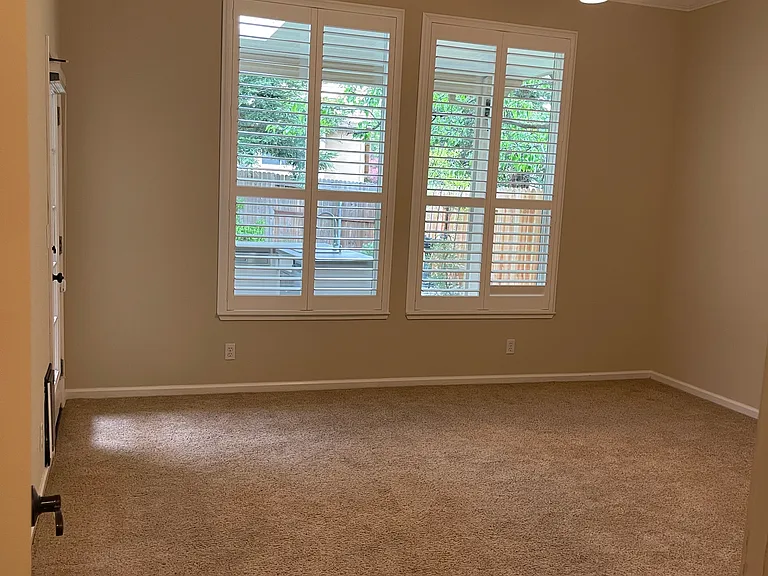 1213 Regina St — Photo 15