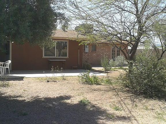 836 West Howe Street - back yard