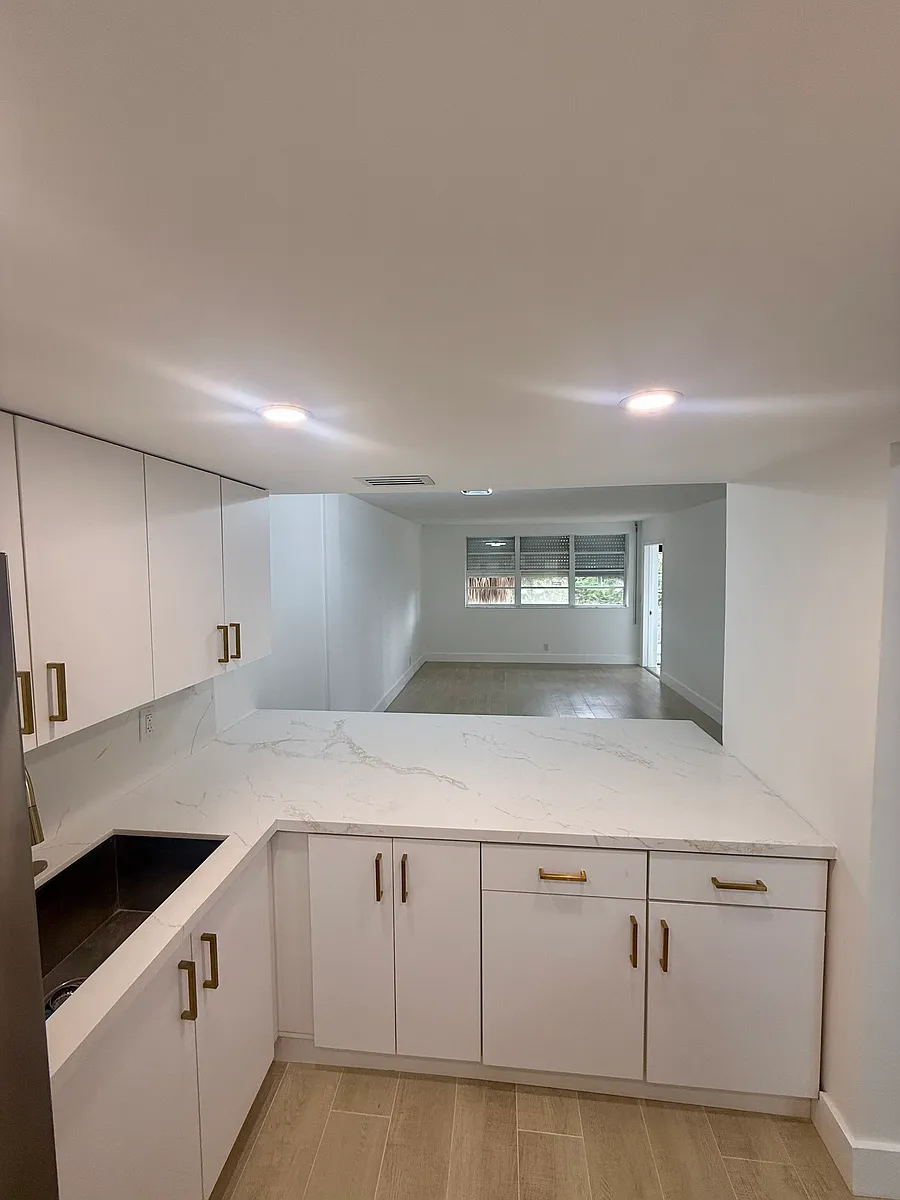 Building Photo - 1333 E Hallandale Beach Blvd #326