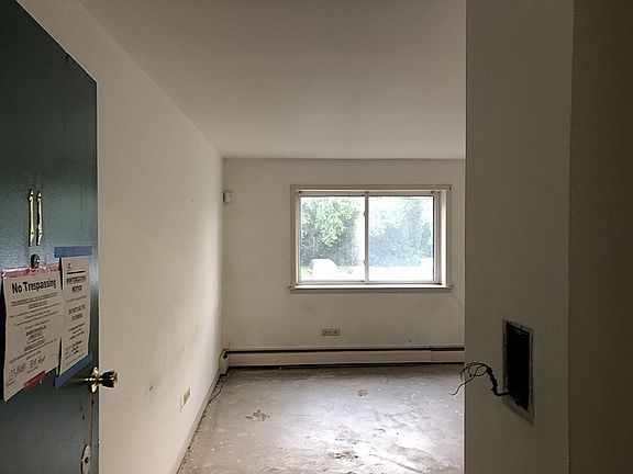 4th image of 8018 S Hoyne Ave APT 11