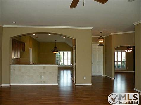5th image of 9801 Grandview Dr