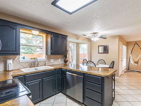 4th image of 1550 Friars St