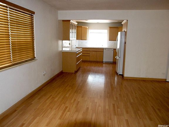 3rd image of 4942 Buena Vista Ave