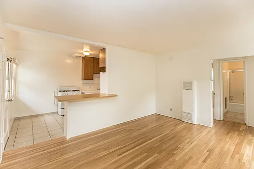 25 19th Ave #A Photo 1
