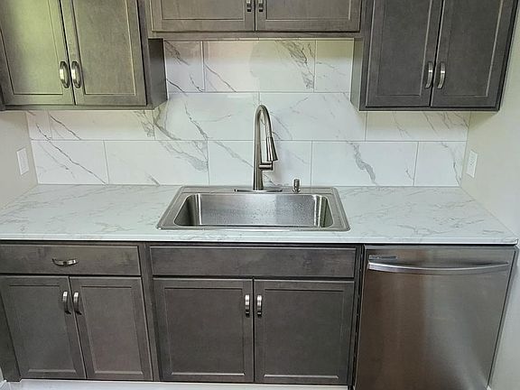 3rd image of 1104 E 13th St APT B