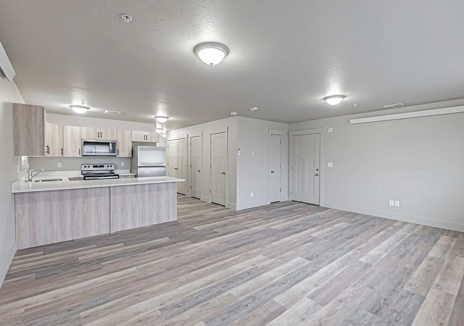 6227 Silver Fox — Photo 3