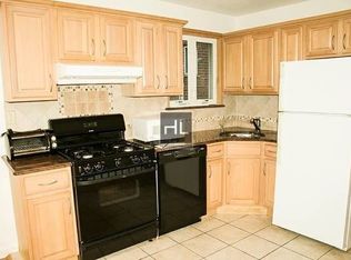 2315 28th St #2, Astoria, NY 11105