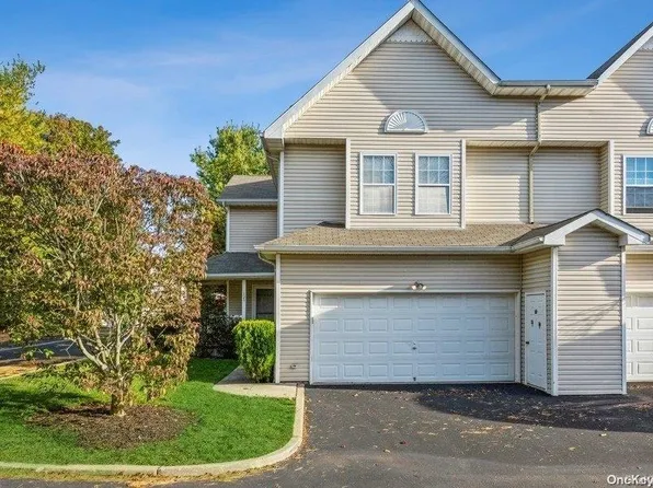 125 Larsen Drive #1, Amityville, NY 11701
