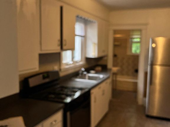 3rd image of 31 Belcher St Floor 1