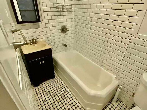 5th image of 245 E 94th St #D3