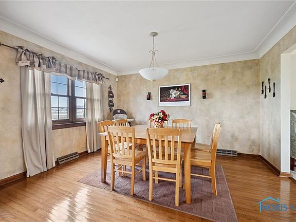 5th image of 421 Park Ln