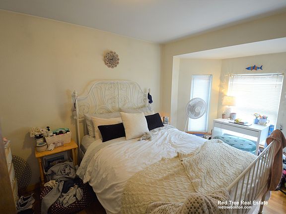 4th image of 551 Washington St