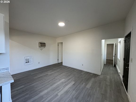 5th image of 316 SW 22nd St
