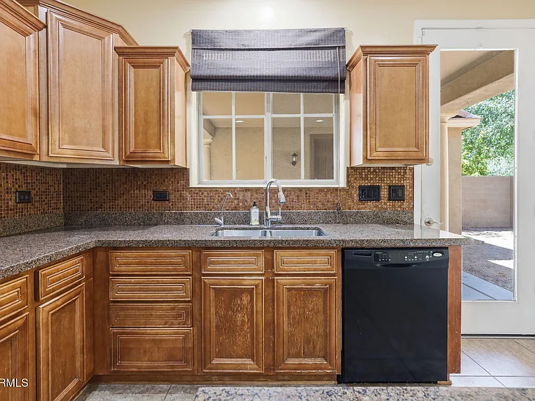 15372 W Dahlia Dr — Photo 20
