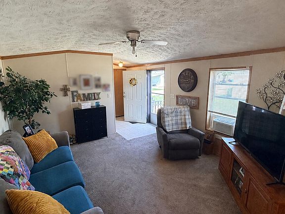 5th image of 111 Maple Ct