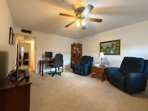 82 Hastings F, West Palm Beach, FL 33417