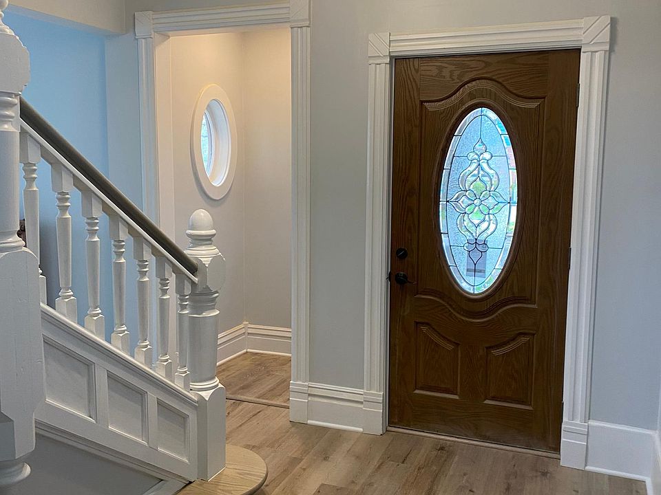 From alcove to front door