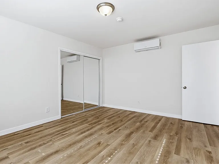Apartment Building in Park Mesa Heights with Laundry On-Site and Parking — Photo 14