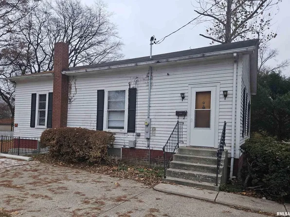 318 S Vine St, Harrisburg, IL 62946