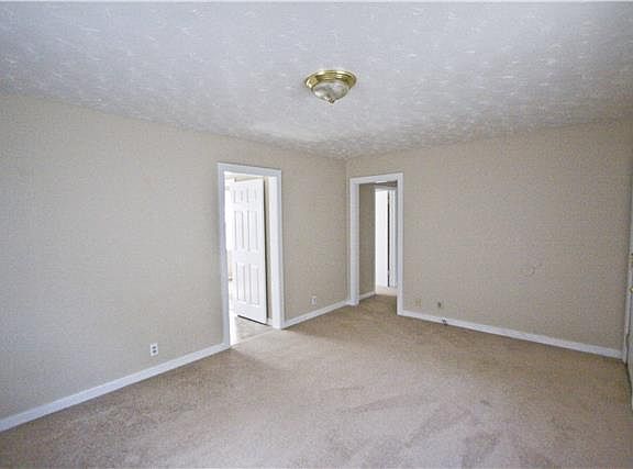 2nd image of 2038 Laura Dr