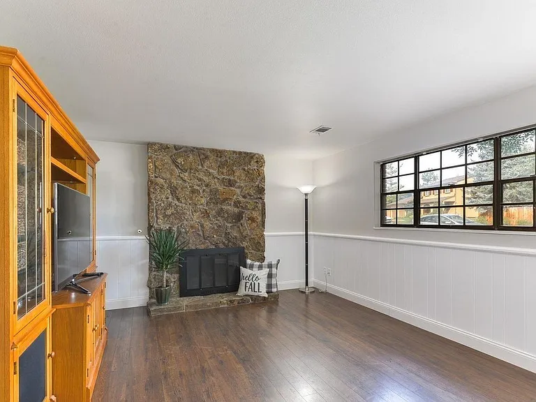 2025 Sheffield Ct — Photo 24