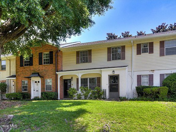 3rd image of 2846 Walton Way #23