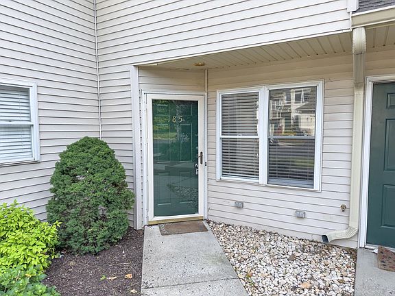 2nd image of 185-185 Lindfield Cir