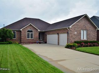 21409 Raintree Dr, Macomb, MI 48044