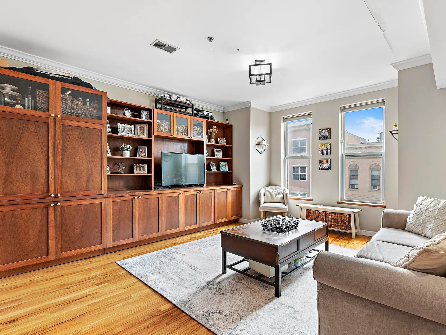 2 bed, 2.0 bath, 982 sqft, $4,450 — Photo 2
