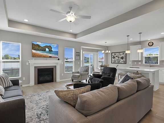 5th image of 744 Clark Dr