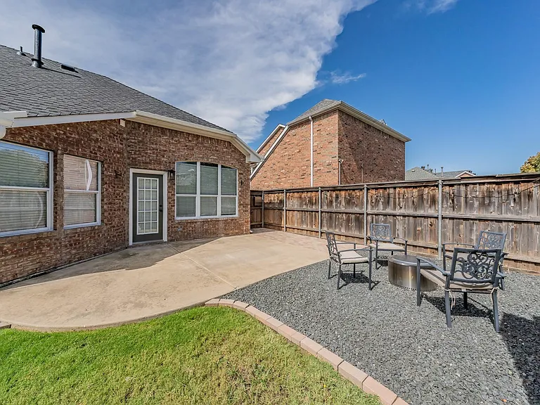 4548 Shamrock Dr — Photo 24