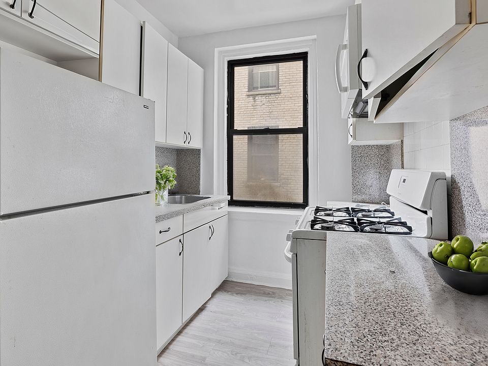 2nd image of 4309 40th St APT 6E