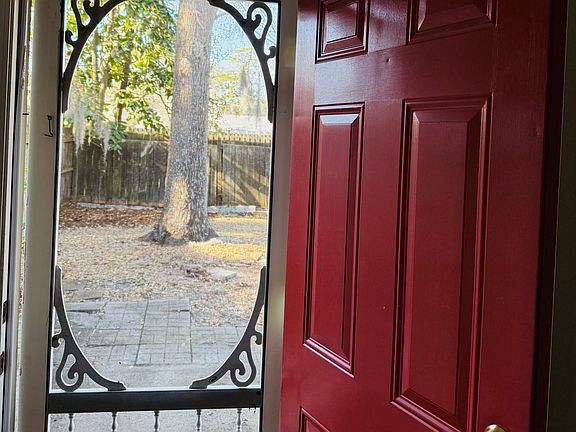 5th image of 105 Wisteria Ct