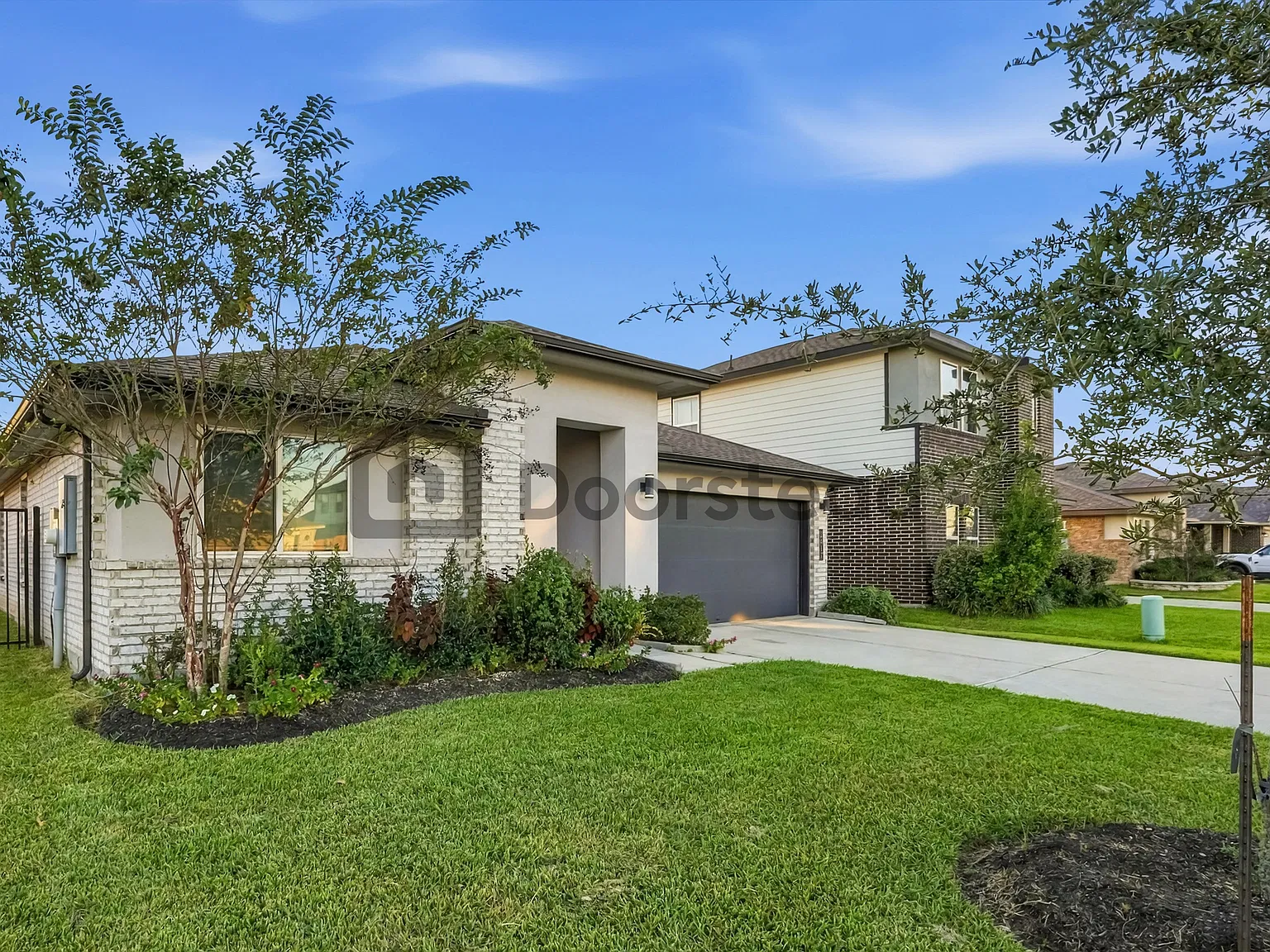 3 bed, 2.5 bath, 2496 sqft, $2,200 — Photo 3