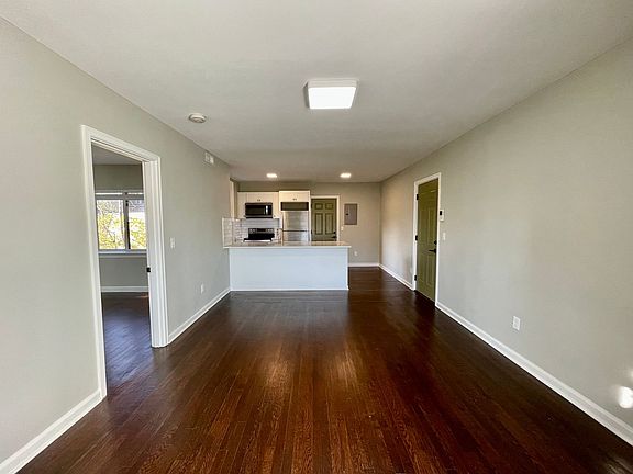 2nd image of 2621-2623 Woodburn Ave #202