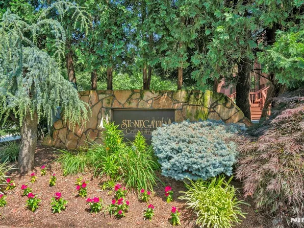 20 Sherry Ln #20, Saddle Brook, NJ 07663