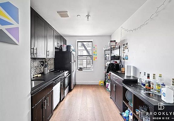 3rd image of 843 Dekalb Ave #4D