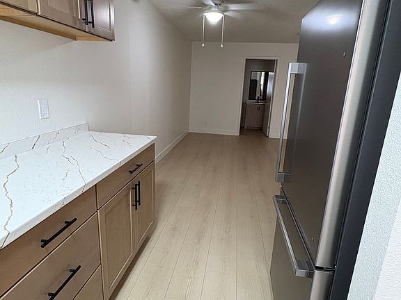 4th image of 7507 Woodman Ave #2