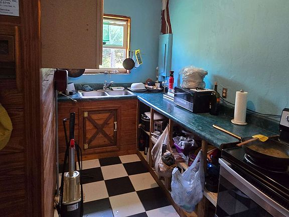 4th image of 18584 66th St