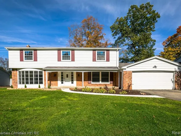 5582 Northcote Ln, West Bloomfield, MI 48322