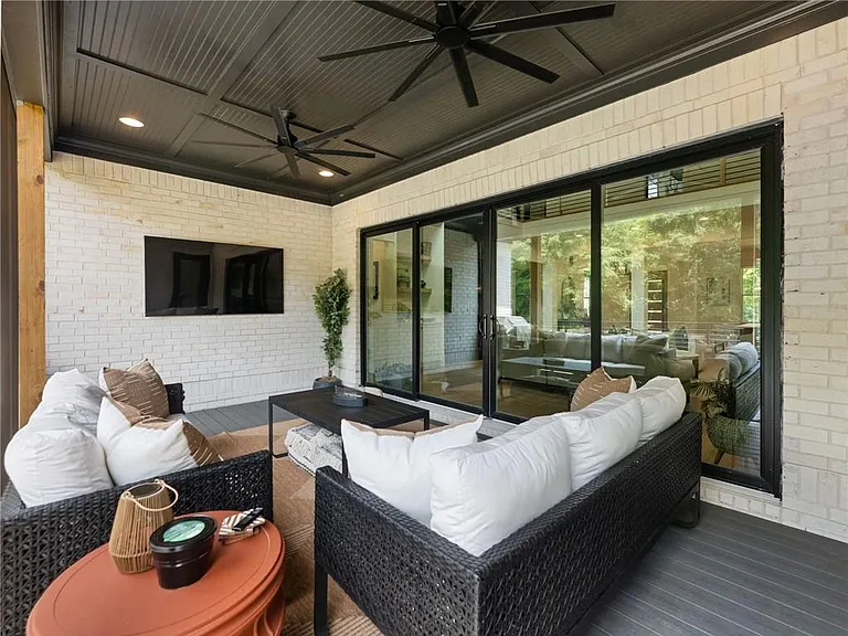 566 Versailles Dr — Photo 30