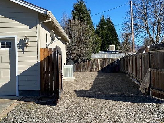 4th image of 338 Silver Creek Dr