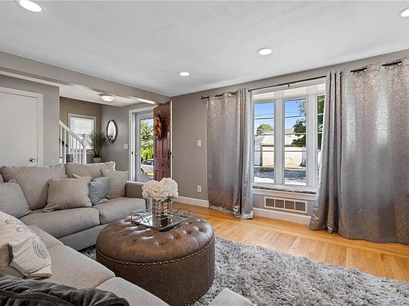 2nd image of 109 Knollwood Ave