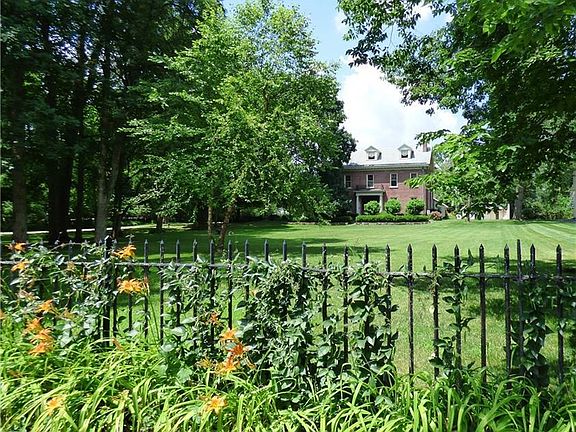 3rd image of 316 Abbey Ln